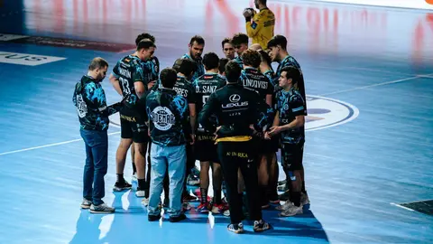El equipo leonés de Dani Gordo cae 35-30 frente al Bada Huesca, que firmó su mejor partido del curso. Foto: Jesús Barrabes - Tropycal Films.
