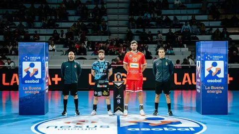 El equipo leonés de Dani Gordo cae 35-30 frente al Bada Huesca, que firmó su mejor partido del curso. Foto: Jesús Barrabes - Tropycal Films.