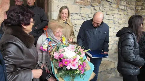 La localidad leonesa de Valverde de Curueño se vistió este sábado de gala para festejar los 100 de su 