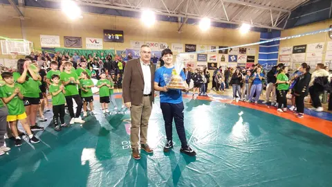 Los montañeses se llevaron un año más la victoria del corro más esperado del año tras imponerse por 46-41 aunque con el sabor agridulce de la retirada del equipo ribereño al final de la jornada. Fotos: Dipu León