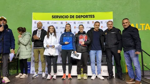 Una marea de 250 frontales ilumina León en una Urban Trail Universitaria de récord. Foto: ULE