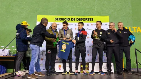 Una marea de 250 frontales ilumina León en una Urban Trail Universitaria de récord. Foto: ULE