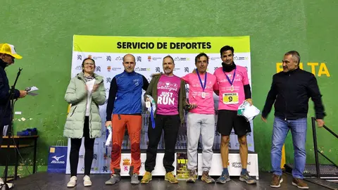 Una marea de 250 frontales ilumina León en una Urban Trail Universitaria de récord. Foto: ULE