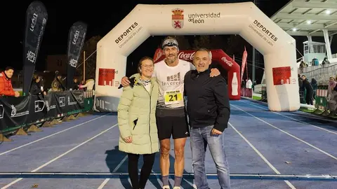 Una marea de 250 frontales ilumina León en una Urban Trail Universitaria de récord. Foto: ULE