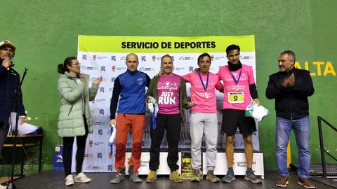 Una marea de 250 frontales ilumina León en una Urban Trail Universitaria de récord. Foto: ULE