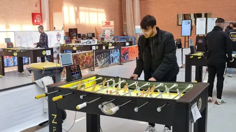 El pabellón Camino de Santiago de Trobajo del Camino acoge el Torneo Europeo de futbolín REM. Fotos: Calvo