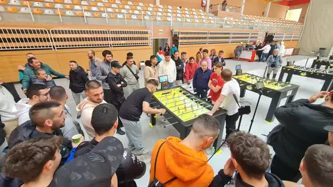 El pabellón Camino de Santiago de Trobajo del Camino acoge el Torneo Europeo de futbolín REM. Fotos: Calvo