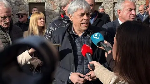 El delegado territorial de la Junta en León, Eduardo Diego, en la Feria de la Cecina de Chivo este domingo en Vegacervera. Foto: JCyL