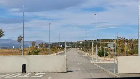 LandCo impulsa la expansión urbana de León con 30 chalets en la Avenida de Asturias. La gestora inmobiliaria del Banco Santander refuerza su apuesta por la capital y su entorno con nuevos desarrollos residenciales en León, Carbajal de la Legua y Valencia de Don Juan, en respuesta al auge del mercado de la vivienda.