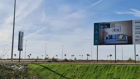 LandCo impulsa la expansión urbana de León con 30 chalets en la Avenida de Asturias. La gestora inmobiliaria del Banco Santander refuerza su apuesta por la capital y su entorno con nuevos desarrollos residenciales en León, Carbajal de la Legua y Valencia de Don Juan, en respuesta al auge del mercado de la vivienda.