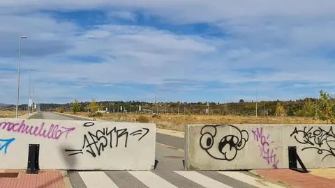 LandCo impulsa la expansión urbana de León con 30 chalets en la Avenida de Asturias. La gestora inmobiliaria del Banco Santander refuerza su apuesta por la capital y su entorno con nuevos desarrollos residenciales en León, Carbajal de la Legua y Valencia de Don Juan, en respuesta al auge del mercado de la vivienda.