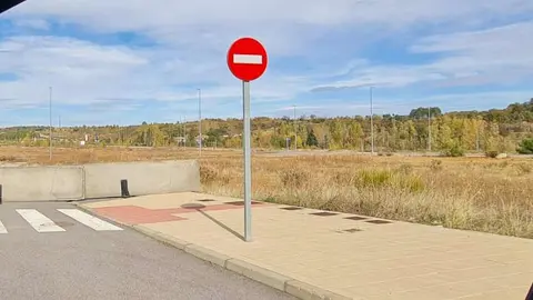 LandCo impulsa la expansión urbana de León con 30 chalets en la Avenida de Asturias. La gestora inmobiliaria del Banco Santander refuerza su apuesta por la capital y su entorno con nuevos desarrollos residenciales en León, Carbajal de la Legua y Valencia de Don Juan, en respuesta al auge del mercado de la vivienda.