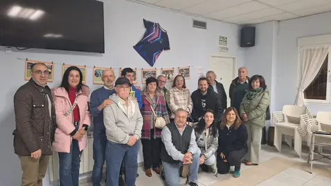 El fotógrafo leonés Isaac Llamazares ha inaugurado en la sede de la Asociación de Pensionistas y Jubilados (A.PE.JU.) de Trobajo del Camino la exposición El Deporte Leonés, un recorrido visual por ocho años de trabajo dedicado a capturar la esencia del deporte en la provincia.