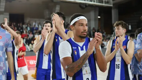 La Cultural se lleva el derbi con una gran remontada final ante un Palacio entregado (99-93). El Clínica Ponferrada arrancó mejor ante una Cultural que guardó los mejores minutos para el final y logra salir del fondo de la tabla. Fotos: Isaac Llamazares