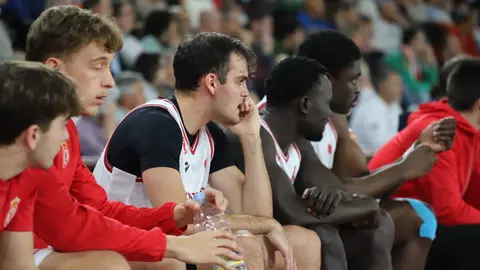 La Cultural se lleva el derbi con una gran remontada final ante un Palacio entregado (99-93). El Clínica Ponferrada arrancó mejor ante una Cultural que guardó los mejores minutos para el final y logra salir del fondo de la tabla. Fotos: Isaac Llamazares