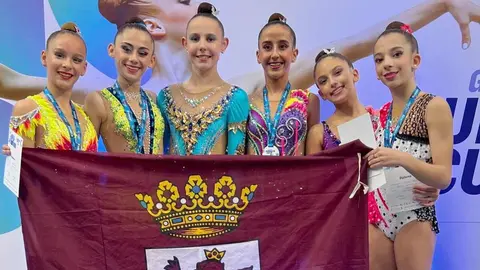 El Club Ritmo ha llevado una vez más la bandera de León al podio en el Torneo Internacional Guimagym Cup de Guimarães, Portugal. Las gimnastas del club leonés subieron 19 veces al podio, destacando el alto nivel de la cantera leonesa.