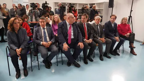 El presidente de la Junta, Alfonso Fernández Mañueco, visitó este martes la Unidad de Afrontamiento Activo del Dolor Crónico del Centro de Salud El Ejido de la capital leonesa. Foto: Campillo