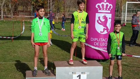 La Escuela de Atletismo de Santa María del Páramo triunfa en el Cross de Boñar. Los jóvenes deportistas lograron 16 medallas en la primera prueba de los Juegos Escolares de la Diputación de León.