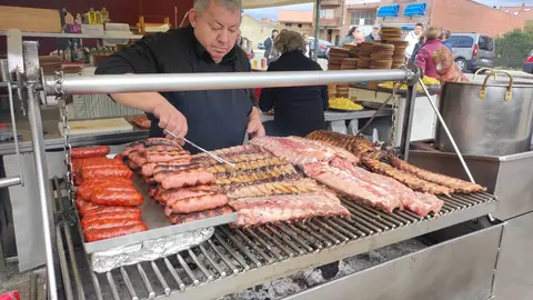 Mansilla de las Mulas revive su tradición con la Feria de San Martín. La histórica cita agroganadera reúne a miles de visitantes, cerca de 40 expositores y las VI Jornadas del Bacalao, consolidándose como el gran referente ferial de la provincia leonesa.