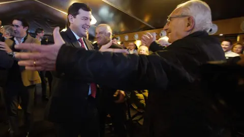 El presidente del PP de Castilla y León, Alfonso Fernández Mañueco, clausura un acto con alcaldes y portavoces de la formación ‘popular’ en El Bierzo. Foto: César Sánchez