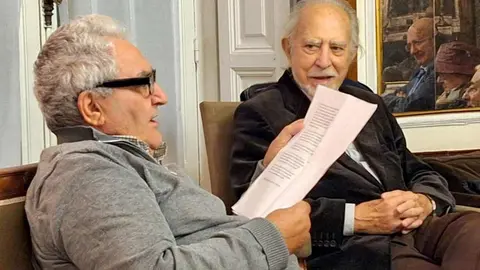 La Casa de León celebró una nueva edición de su ciclo Conversaciones en la Casa, que tuvo como invitado al escritor José Antonio Llamas Fernández, una de las voces más reconocidas de la literatura leonesa contemporánea.