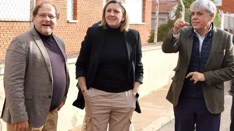 La vicepresidenta de la Junta y consejera de Familia e Igualdad de Oportunidades, Isabel Blanco, visita las obras realizadas para la ampliación del Centro de Día ''AFA La Bañeza''. Foto: Campillo.