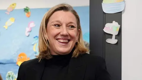 La vicepresidenta de la Junta y consejera de Familia e Igualdad de Oportunidades, Isabel Blanco, visita las obras realizadas para la ampliación del Centro de Día ''AFA La Bañeza''. Foto: Campillo.