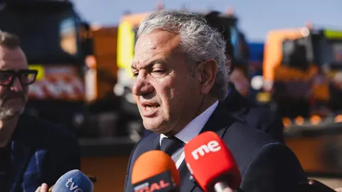 El delegado del Gobierno en Castilla y León, Nicanor Sen, preside en Dueñas (Palencia) la Comisión Coordinadora de la Campaña de Vialidad Invernal 2026-2026 en la Red de Carreteras del Estado. Fotos: Lucía Burón Cabrero