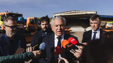 El delegado del Gobierno en Castilla y León, Nicanor Sen, preside en Dueñas (Palencia) la Comisión Coordinadora de la Campaña de Vialidad Invernal 2026-2026 en la Red de Carreteras del Estado. Fotos: Lucía Burón Cabrero