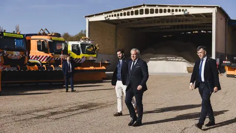 El delegado del Gobierno en Castilla y León, Nicanor Sen, preside en Dueñas (Palencia) la Comisión Coordinadora de la Campaña de Vialidad Invernal 2026-2026 en la Red de Carreteras del Estado. Fotos: Lucía Burón Cabrero