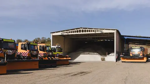 El delegado del Gobierno en Castilla y León, Nicanor Sen, preside en Dueñas (Palencia) la Comisión Coordinadora de la Campaña de Vialidad Invernal 2026-2026 en la Red de Carreteras del Estado. Fotos: Lucía Burón Cabrero