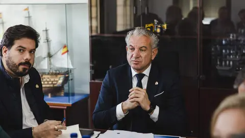 El delegado del Gobierno en Castilla y León, Nicanor Sen, preside en Dueñas (Palencia) la Comisión Coordinadora de la Campaña de Vialidad Invernal 2026-2026 en la Red de Carreteras del Estado. Fotos: Lucía Burón Cabrero