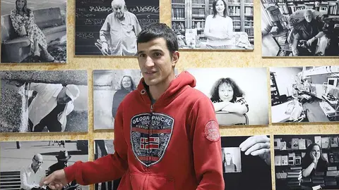 Las letras que salvan: Alcles León une literatura y solidaridad en su calendario 2025. El proyecto 'Meduletras' inspira el nuevo calendario solidario de la Asociación Leonesa Con las Enfermedades de la Sangre, que une a escritores y fotógrafos locales en favor de la donación de médula ósea.