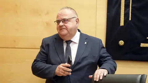 El consejero de Sanidad, Alejandro Vázquez, comparece en las Cortes para informar sobre el proyecto de ley de Presupuestos Generales de la Comunidad para 2026, en lo relativo a su departamento. Foto: Rubén Cacho.