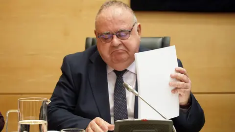 El consejero de Sanidad, Alejandro Vázquez, comparece en las Cortes para informar sobre el proyecto de ley de Presupuestos Generales de la Comunidad para 2026, en lo relativo a su departamento. Foto: Rubén Cacho.