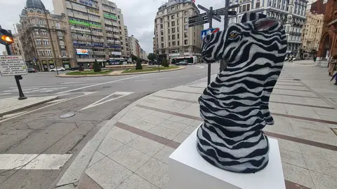 En pleno centro de León, una figura gigante de un caballo que, de manera original, se quería convertir en una 