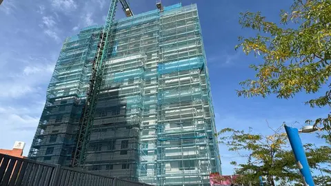 Obras en la Torre Universidad 2, una de las cuatro que conforman el proyecto residencial que está redefiniendo el entorno del campus de Vegazana. Foto: Silvia García.