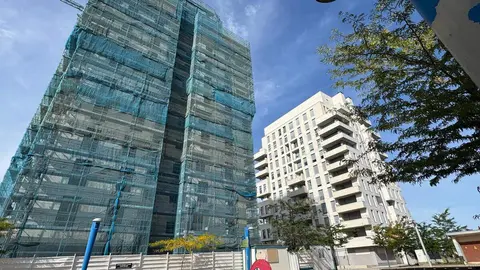 Obras en la Torre Universidad 2, una de las cuatro que conforman el proyecto residencial que está redefiniendo el entorno del campus de Vegazana. Foto: Silvia García.