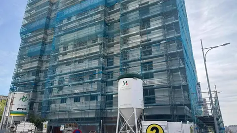 Obras en la Torre Universidad 2, una de las cuatro que conforman el proyecto residencial que está redefiniendo el entorno del campus de Vegazana. Foto: Silvia García.