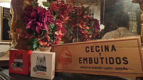 La Casa de León en Madrid volvió a llenarse de actividad el jueves 13 de noviembre con una nueva edición de 'Entre Cortos y Tapinas', un afterwork que, según la organización, pretende ofrecer “un espacio para compartir ideas, proyectos y momentos agradables más allá del horario laboral”. La iniciativa reunió a decenas de jóvenes vinculados a la provincia en una tarde marcada por la conversación y la cercanía.