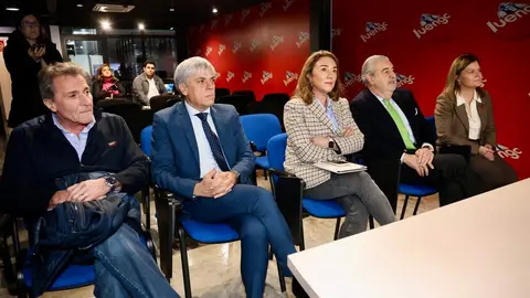 La consejera de Agricultura, Ganadería y Desarrollo Rural, María González Corral, visita las instalaciones de Legumbres Luengo. Foto: Campillo.