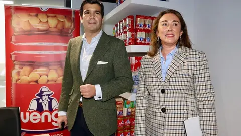 La consejera de Agricultura, Ganadería y Desarrollo Rural, María González Corral, visita las instalaciones de Legumbres Luengo. Foto: Campillo.