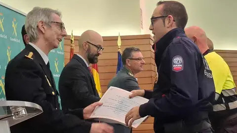 El salón de actos de la Inspección Provincial de Trabajo y Seguridad Social acogió este viernes la entrega de 17 reconocimientos a profesionales de la seguridad privada en León.