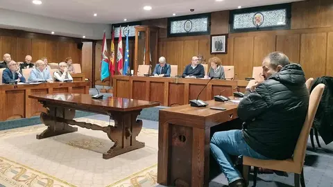 El alcalde de Ponferrada, Marco Morala, informó este viernes de la celebración de una nueva reunión del Centro de Coordinación Operativa Municipal (CECOP), en la que participaron representantes de la Administración del Estado, la Junta de Castilla y León, la Diputación de León y el propio Ayuntamiento de Ponferrada.
