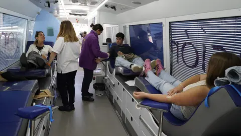 Unidad móvil de donación de la Hermandad de Donantes de Sangre del Bierzo y Laciana. Foto: César Sánchez.