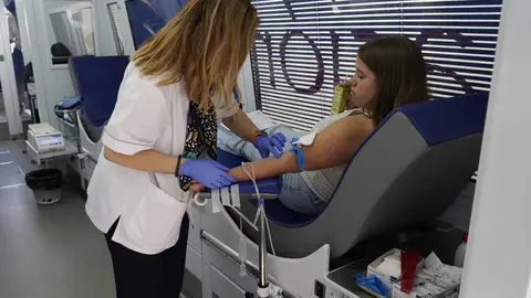 Unidad móvil de donación de la Hermandad de Donantes de Sangre del Bierzo y Laciana. Foto: César Sánchez.