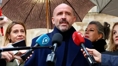El vicesecretario nacional de Educación e Igualdad del Partido Popular, Jaime de los Santos, visita León junto a la diputada leonesa Silvia Franco y la senadora Asunción Mayo. Foto: Campillo.