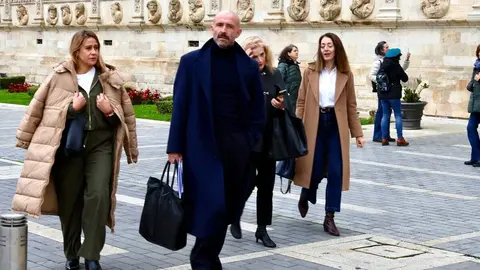El vicesecretario nacional de Educación e Igualdad del Partido Popular, Jaime de los Santos, visita León junto a la diputada leonesa Silvia Franco y la senadora Asunción Mayo. Foto: Campillo.