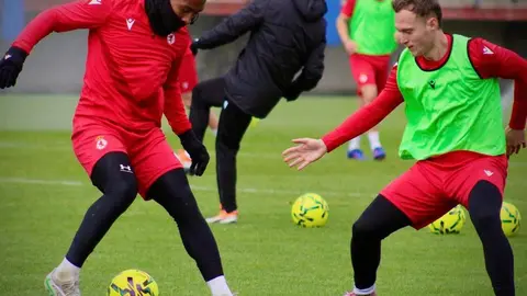 La Cultural completa una intensa semana de entrenamientos en el área deportiva de Puente Castro y el Reino de León preparando el partido de este lunes contra el Málaga.
