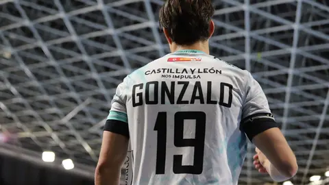 El Abanca Ademar cae con contundencia en el Palacio de los Deportes Urbano González Escapa ante un Barça completamente indomable. Foto: Isaac Llamazares.